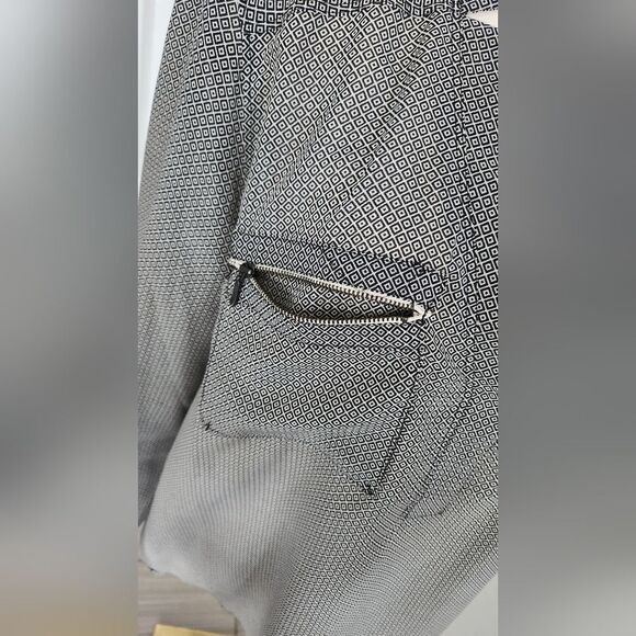 NWOT Banana Republic black and white blouse - Size Medium - Picture 8 of 9